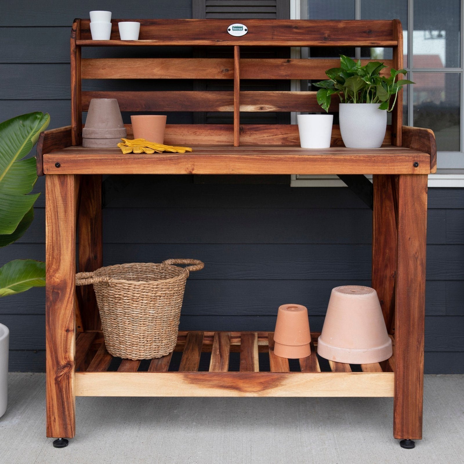 p1 potting table outdoorfront 1 1.jpg p1 potting table outdoorfront 1 1.jpg