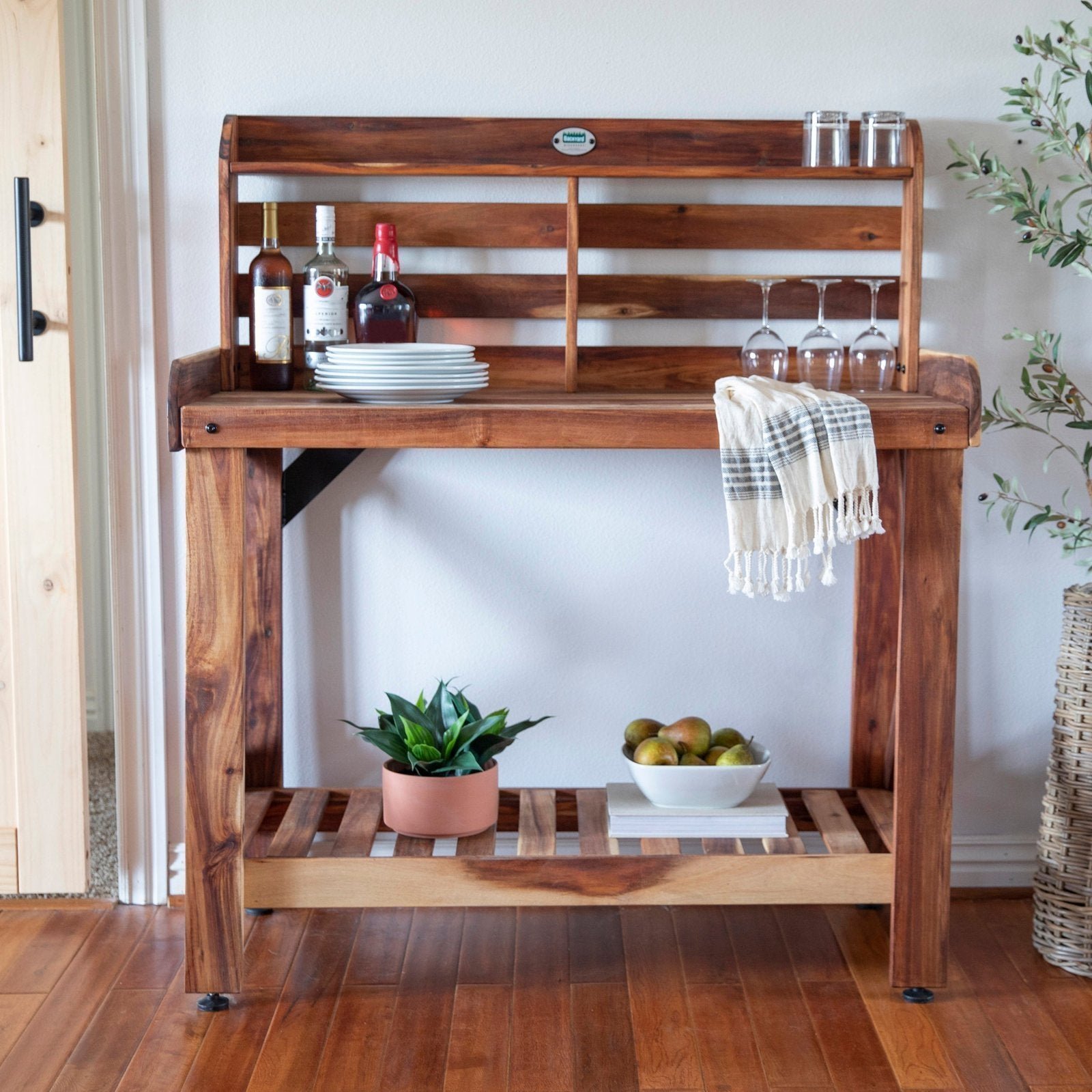p8 potting table indoorfront 1 1.jpg p8 potting table indoorfront 1 1.jpg